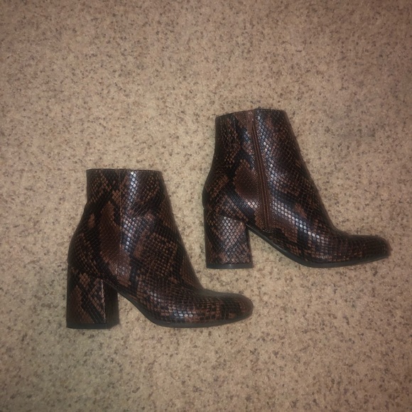 Snakeskin booties - Picture 3 of 3